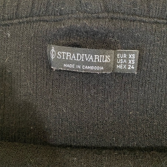 stradivarius Black Off-the-Shoulder Ribbed Sweater - Picture 4 of 4